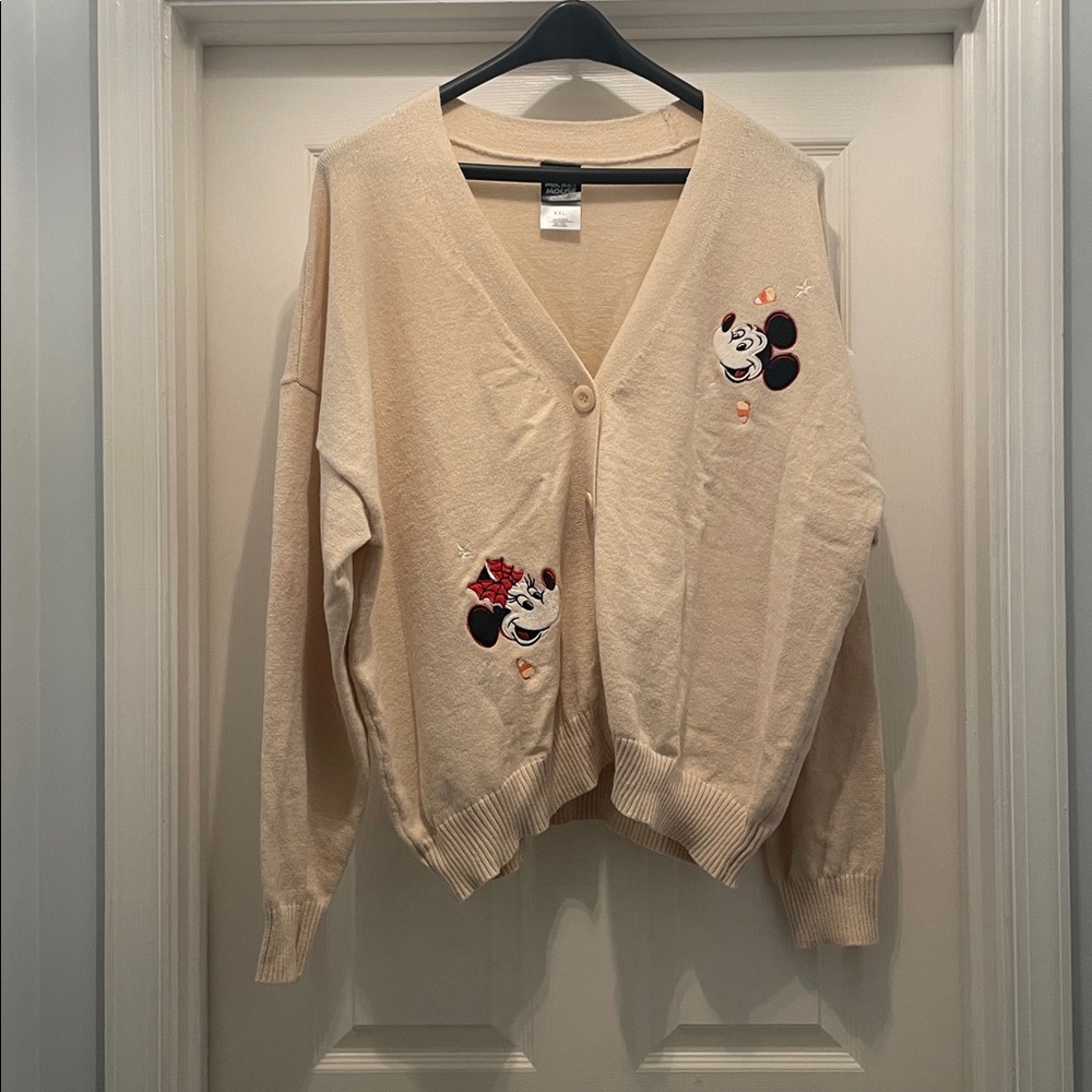 SOLD OUT viral sweater from Target. Disney Mickie&Minnie Halloween cardigan. 🧡